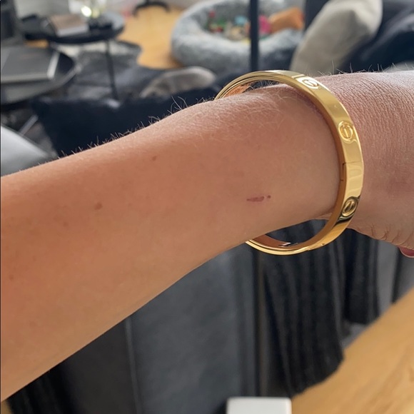 Two C A RT I E R inspired love bracelets in gold - Picture 7 of 8